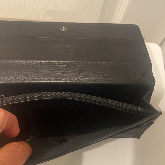 CHANEL LONG TRAVEL WALLET LAMBSKIN INTERIOR - Picture 6 of 14